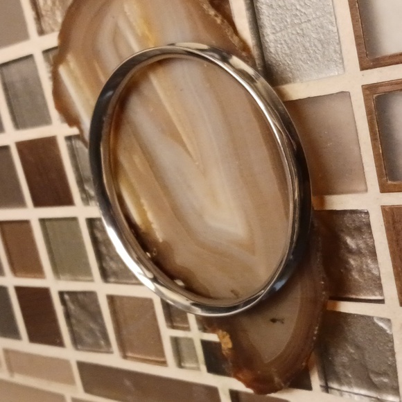 Bela Bangle bracelet - Picture 1 of 4